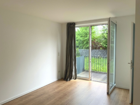 Moderne 4-Zimmer-Maisonette-Wohnung mit 3 Balkone, 2 Bäder, Gäste-WC, 2 Terrassen, TG-Stellplatz - Schlafzimmer 3 / Balkon 3 (90386)