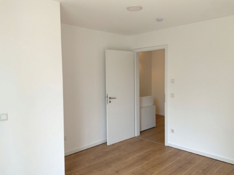 Moderne 4-Zimmer-Maisonette-Wohnung mit 3 Balkone, 2 Bäder, Gäste-WC, 2 Terrassen, TG-Stellplatz - Schlafzimmer 3 (90389)