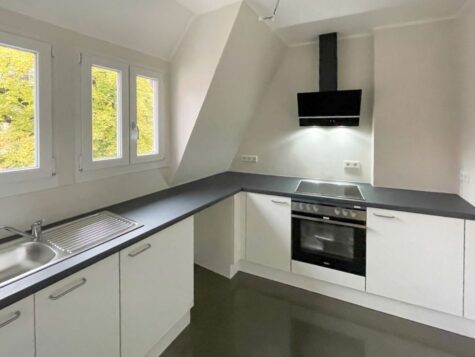 Wohnen am Rosenplatz: kleine 3-Zimmer-Wohnung mit EBK, OHNE Balkon - Photo 2