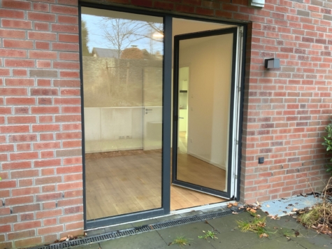 Moderne 2-Zimmer-Wohnung in Münster mit 2 Terrassen, TG-Stellplatz in MS-Gievenbeck - Terrasse hinten / Blick ins SZ (85065)