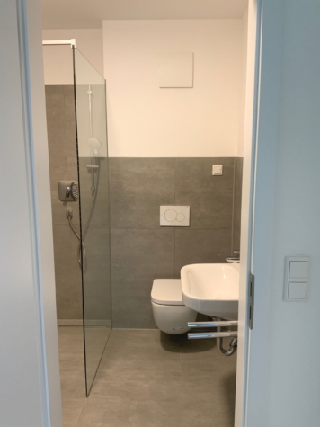 Moderne 2-Zimmer-Wohnung in Münster mit 2 Terrassen, TG-Stellplatz in MS-Gievenbeck - innenliegendes Duschbad (85054)