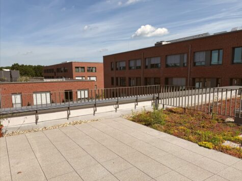 Helle 2-Zimmer-Wohnung mit großer Dachterrasse! - Foto 5