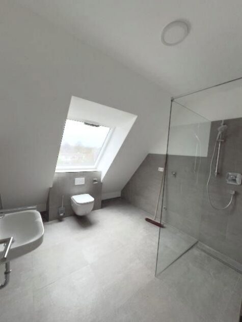 Individuelle 3-Zimmer-Maisonette-Wohnung, Balkon, Keller, TG-Stellplatz in Münster Gievenbeck - Bad 2.Etage (94954)