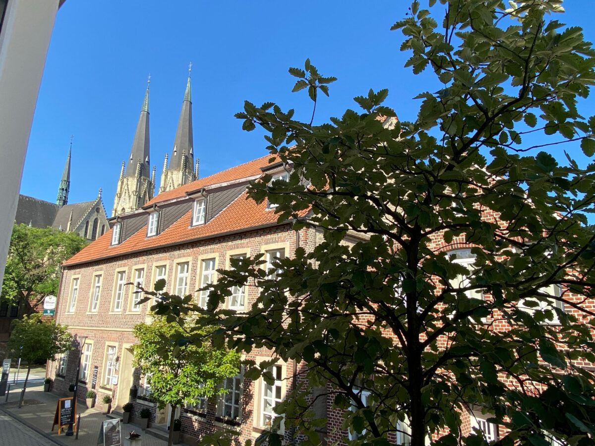 Hochwertig kernsanierte Dachterrassenwohnung im Herzen von Billerbeck! - Photo 2