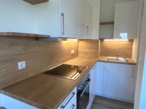 Nur für 1 Person: moderne, kleine 2-Zimmer-Wohnung mit EBK, Balkon und Stellplatz - EBK (88818)