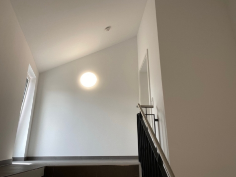 Stilvolle 2-Zimmer-Dachgeschosswohnung mit EBK und Dachterrasse! - Treppenhaus (85976)