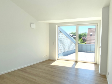 Stilvolle 2-Zimmer-Dachgeschosswohnung mit EBK und Dachterrasse! - Schlafzimmer (85968)