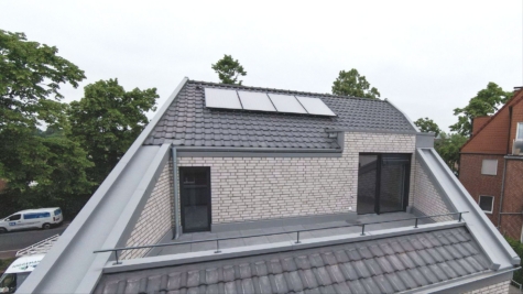 Stilvolle 2-Zimmer-Dachgeschosswohnung mit EBK und Dachterrasse! - Dachterrasse (85977)