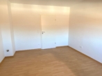 Raum 2 - Renovierte 3-Zimmer-Dachgeschosswohnung OHNE Balkon am Bremer Platz!