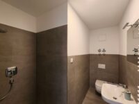 Badezimmer mit Dusche