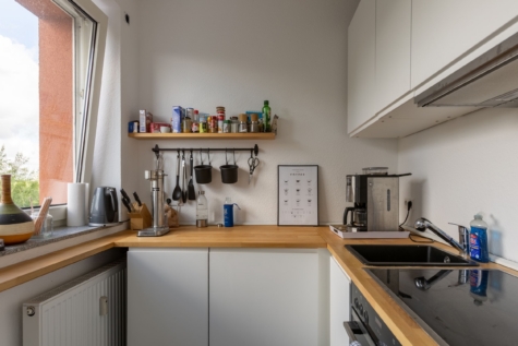 Stilvoller Wohntraum im beliebten Geistviertel mit Balkon in direkter Nähe zum Aasee! - Moderne Küche mit Fenster (86288)