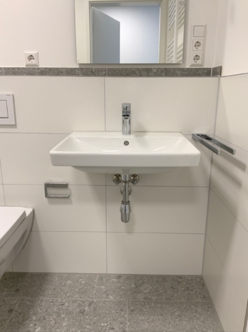 Schönes 1-Zi.-Appartement mit EBK, Terrasse, TG-Stellplatz in MS-Hiltrup - modernes Waschbecken (85476)