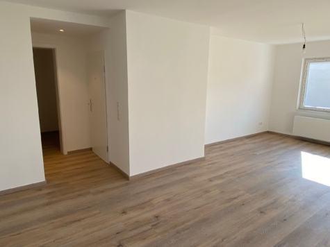 Moderne, schöne 3-Zimmer-Wohnung mit Dachterrasse und EBK! - Wohnzimmer (87518)