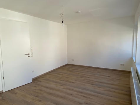 Moderne, schöne 3-Zimmer-Wohnung mit Dachterrasse und EBK! - Schlafzimmer (87522)