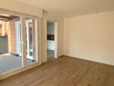 Moderne, schöne 3-Zimmer-Wohnung mit Dachterrasse und EBK! - Ausgang zur Dachterrasse (87516)