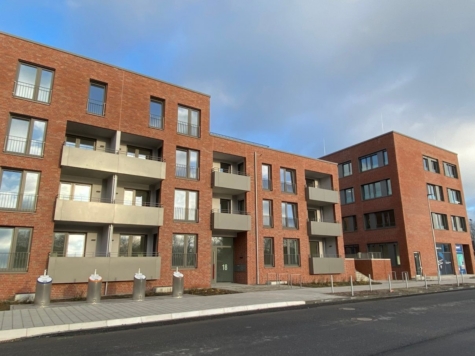 Helle 2-Zimmer-Wohnung mit großer Dachterrasse! - Hausansicht (88216)