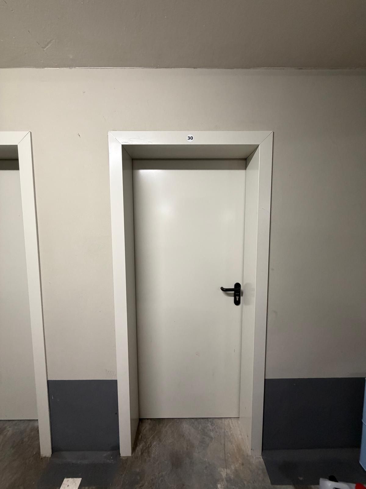 Eingangstür zum Keller Nr. 30