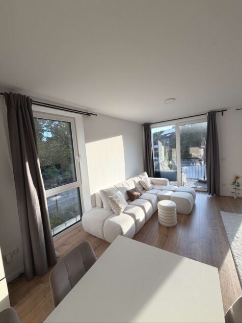 Schöne 2-Zimmer-Wohnung mit 2 Balkone, Keller, TG-SP in MS-Gievenbeck - Wohnen / Zugang Balkon 1 (95234)